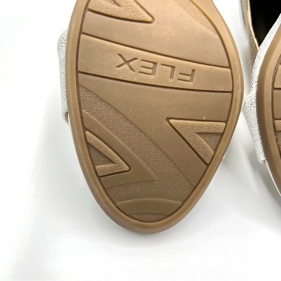 Life Stride Womens Size 9 Silver White Open Toe Dress Sandals Heels Shoes - Picture 8 of 12